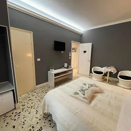 Tiburtina Garden فندق مبيت وإفطار 4*