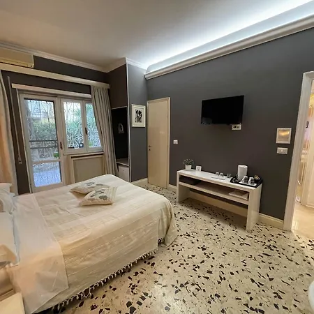 فندق مبيت وإفطار Tiburtina Garden روما