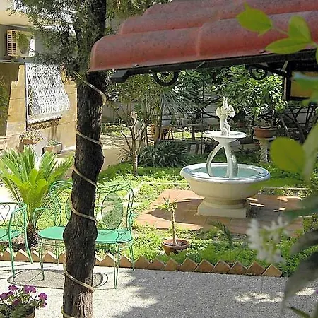Tiburtina Garden לינה וארוחת בוקר רומא